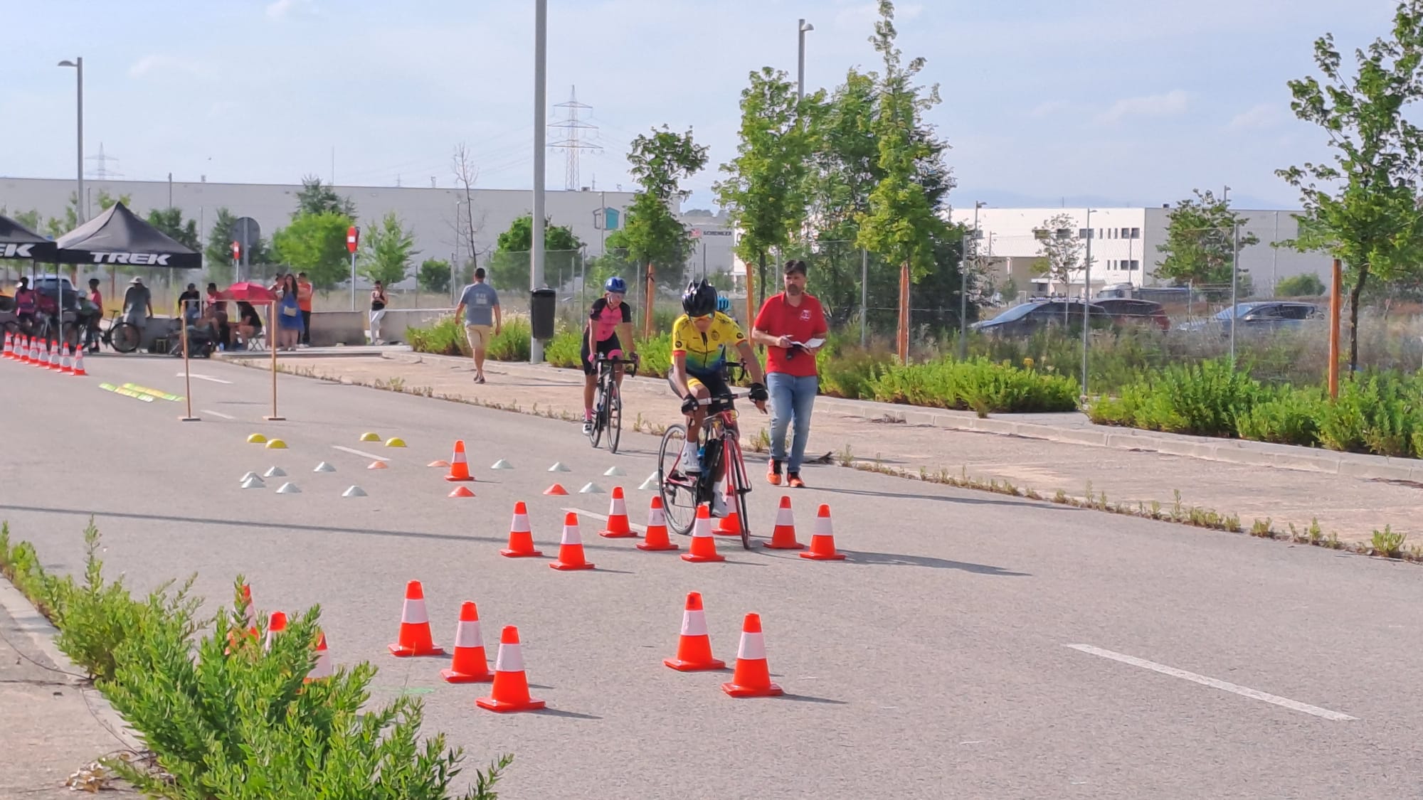Intensos entrenamientos de la preselección madrileña escolar de carretera rumbo a los Campeonatos de España en Áviles
