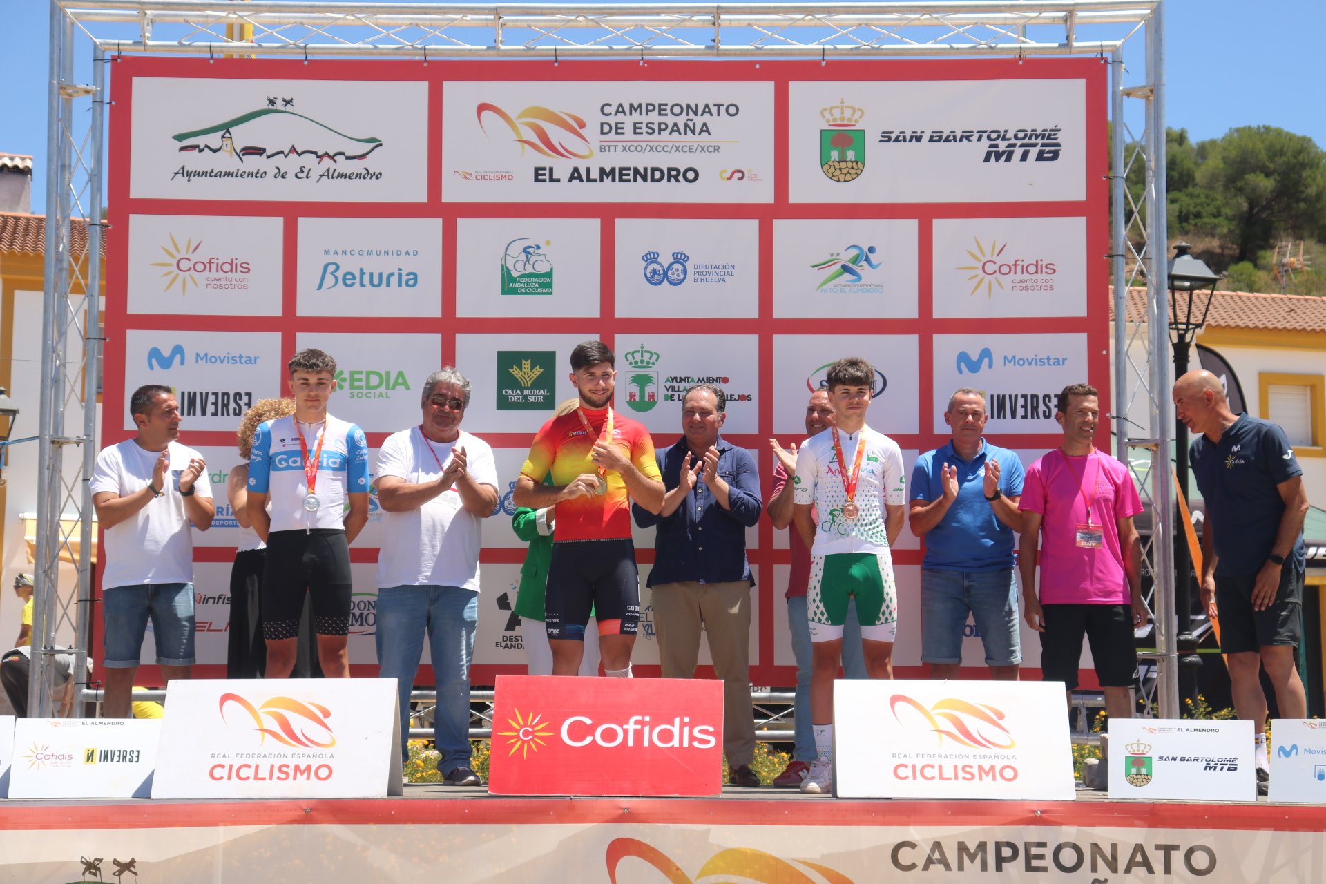 Galicia cólgase o ouro de Lorena Patiño e a prata de Alejandro García nas carreiras juniors do Campionato de España de XCO