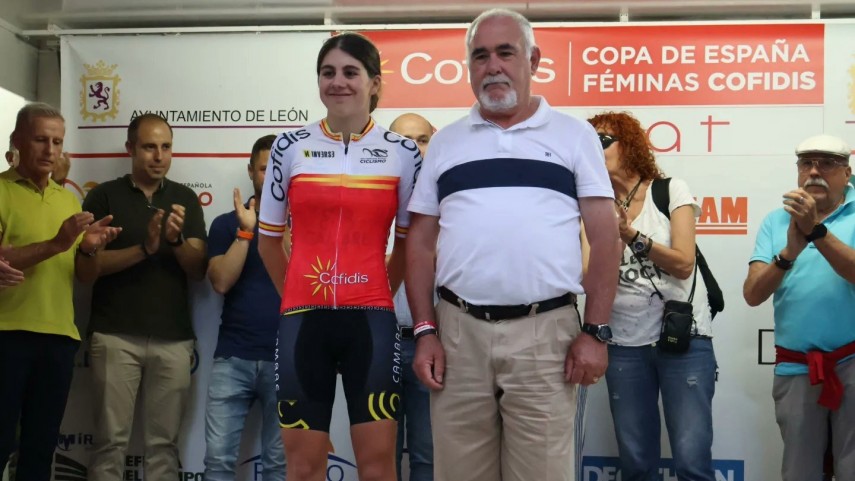 Alejandra-Neira-pon-fin-a-dez-anos-sen-titulos-do-ciclismo-galego-na-Copa-de-Espana-feminina-de-Estrada