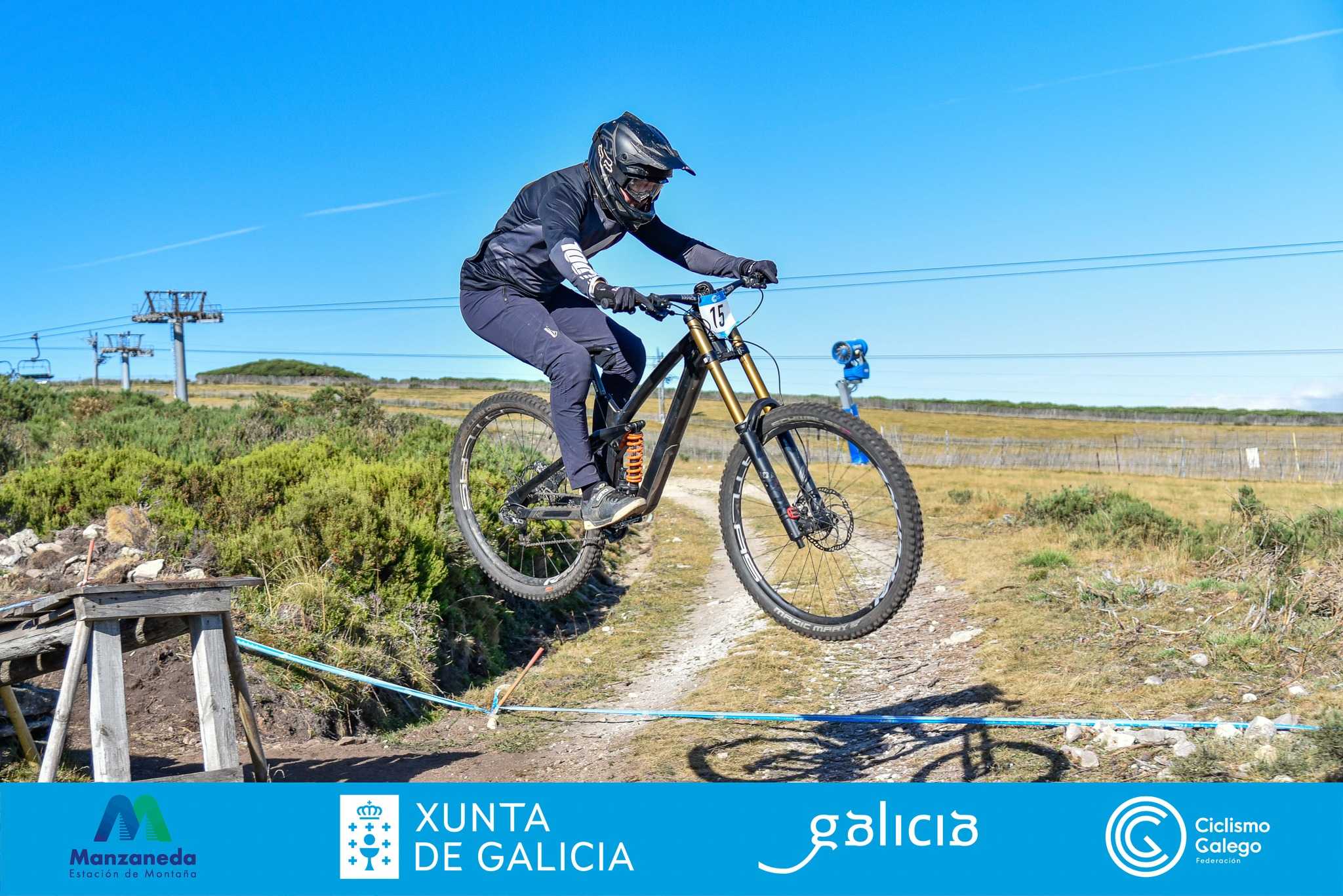 Zoe Zamora e Dani Castellanos lévanse o VI Trofeo Federación DHI - Manzaneda Bike Park