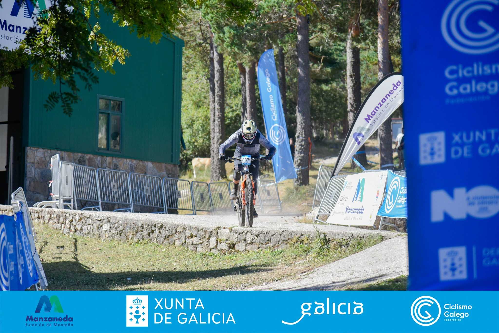 Zoe Zamora e Dani Castellanos lévanse o VI Trofeo Federación DHI - Manzaneda Bike Park