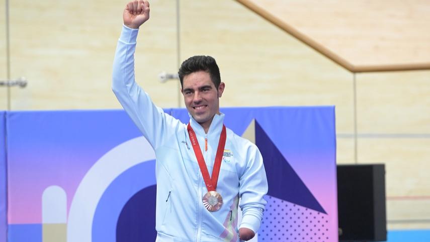 Alfonso-Cabello-se-cuelga-el-bronce-en-el-kilometro-contrarreloj-de-los-Juegos-Paralimpicos-de-Paris