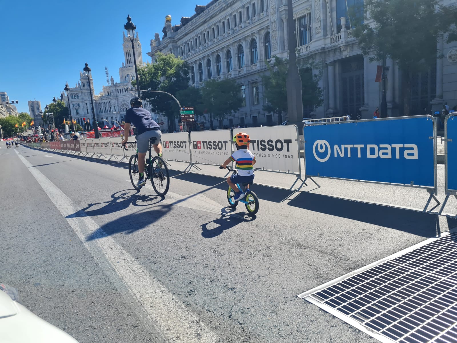 Las Escuelas Madrileñas partícipes en el último día de la Vuelta Ciclista a España 2024