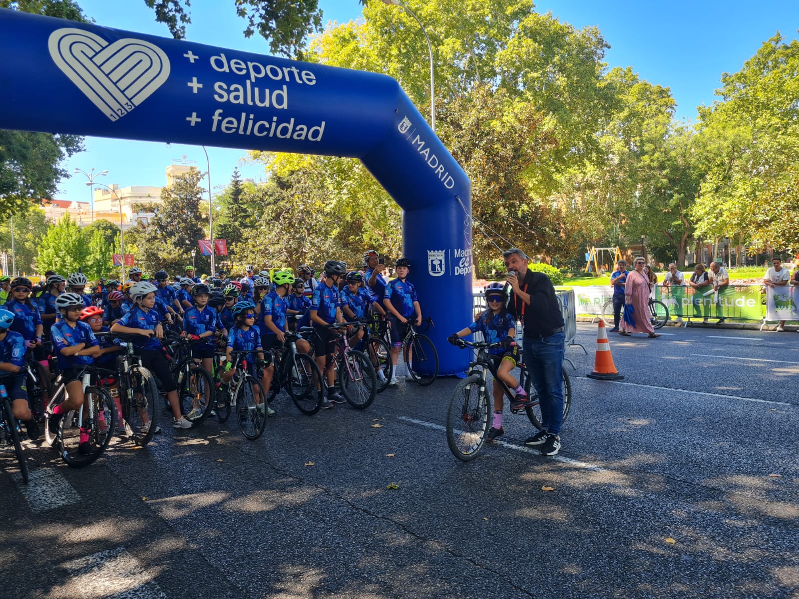 Las Escuelas Madrileñas partícipes en el último día de la Vuelta Ciclista a España 2024