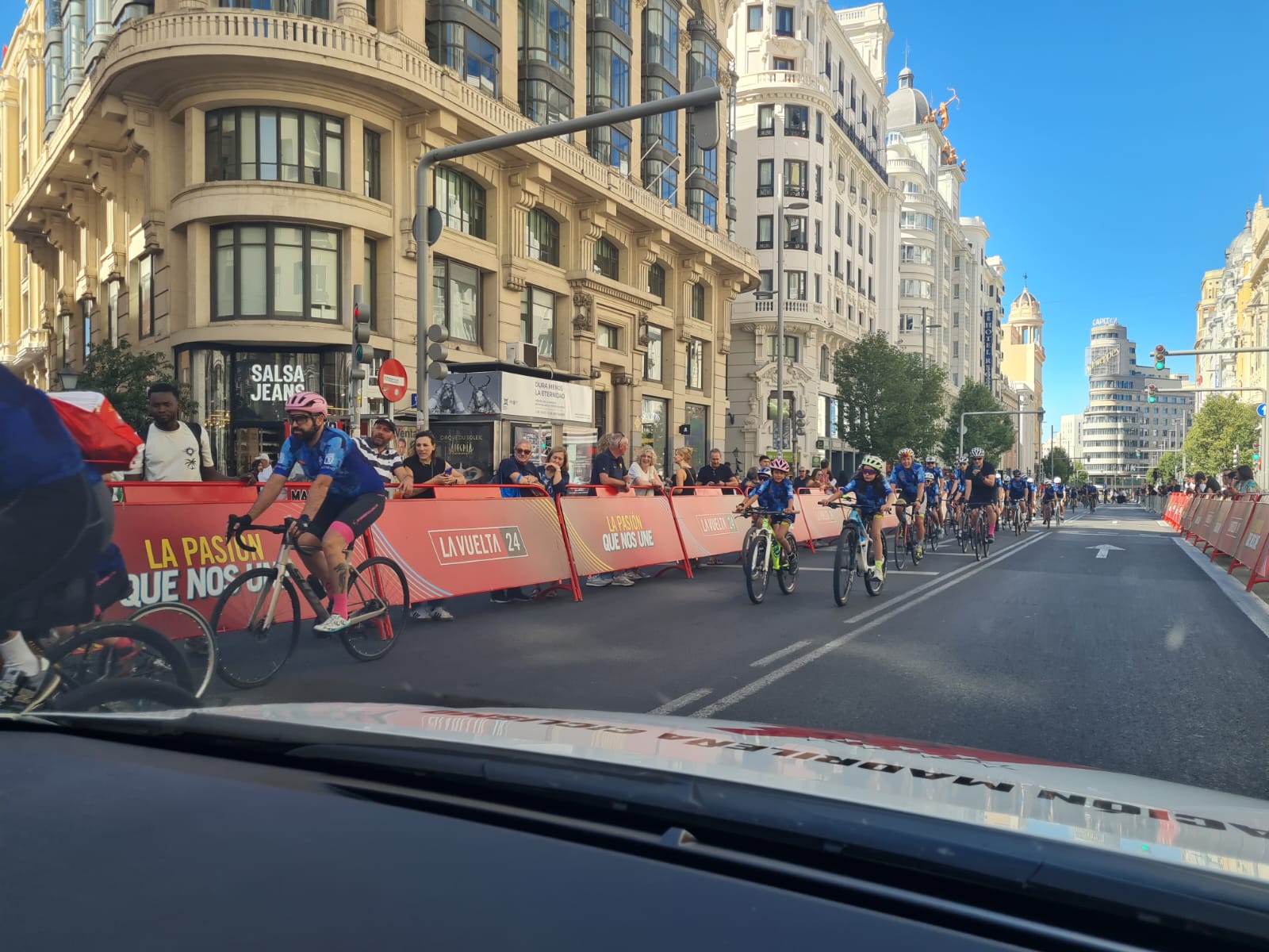 Las Escuelas Madrileñas partícipes en el último día de la Vuelta Ciclista a España 2024