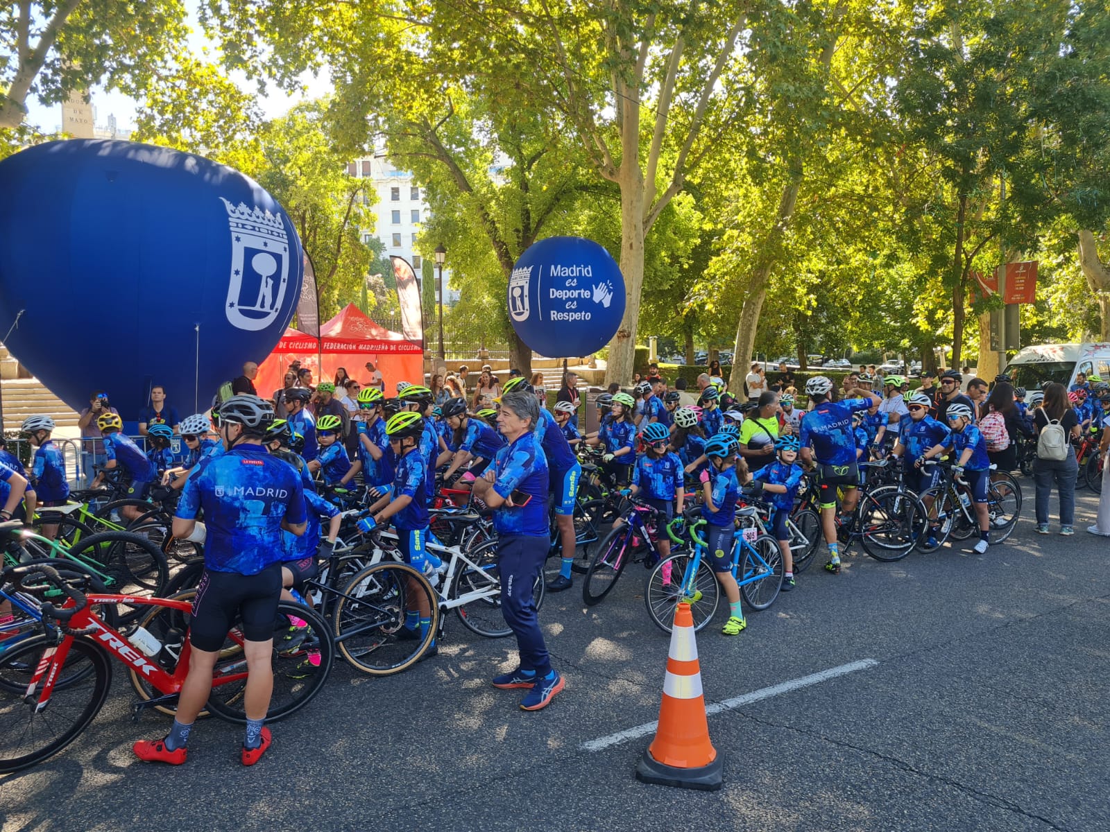 Las Escuelas Madrileñas partícipes en el último día de la Vuelta Ciclista a España 2024