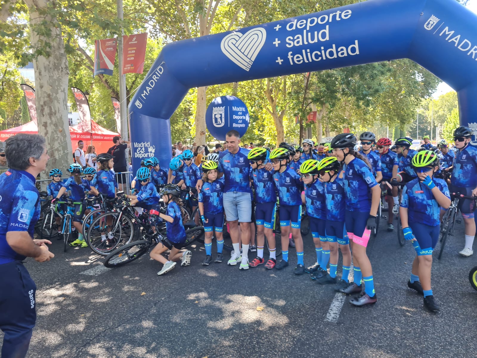 Las Escuelas Madrileñas partícipes en el último día de la Vuelta Ciclista a España 2024