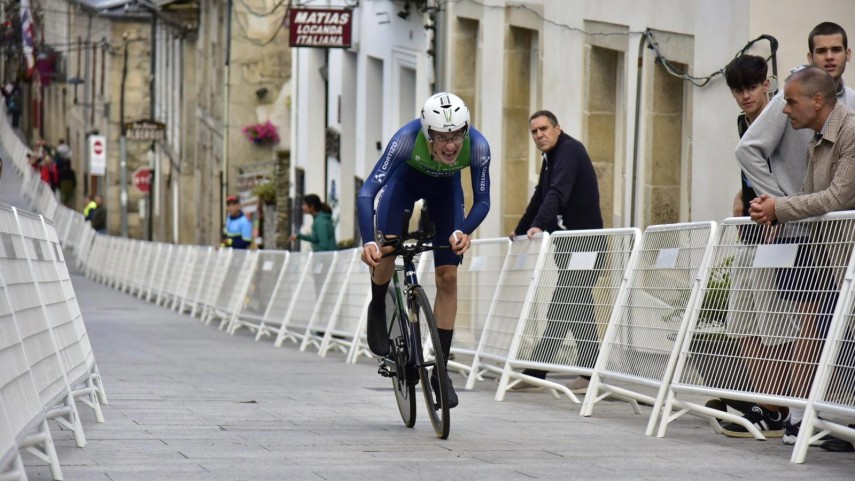 Francesc-Bennassar-impon-a-lei-do-Padrones-Cortizo-no-prologo-de-Sarria