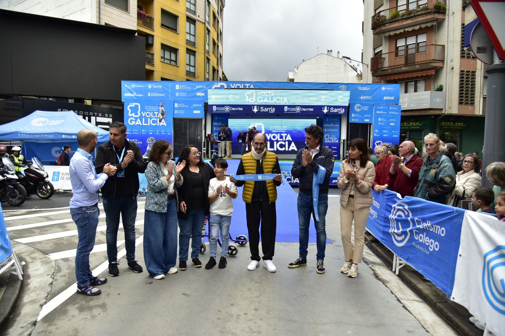 Francesc Bennassar impón a lei do Padronés Cortizo no prólogo de Sarria