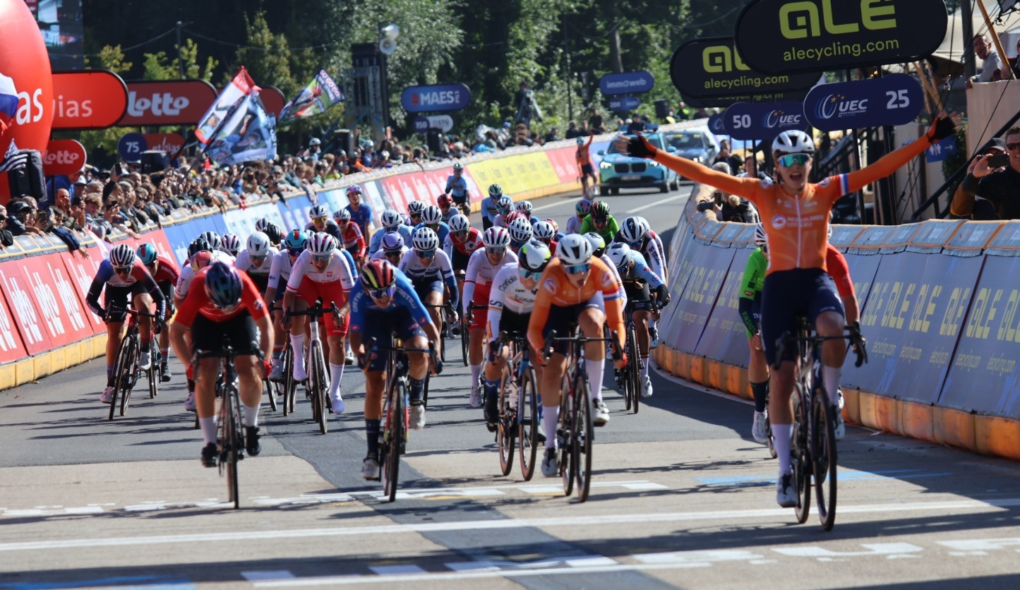 Carrerón de Lucía Ruiz 6ª y su hermana Laura 8ª en el Campeonato de Europa Sub23 de ruta en Limburgo