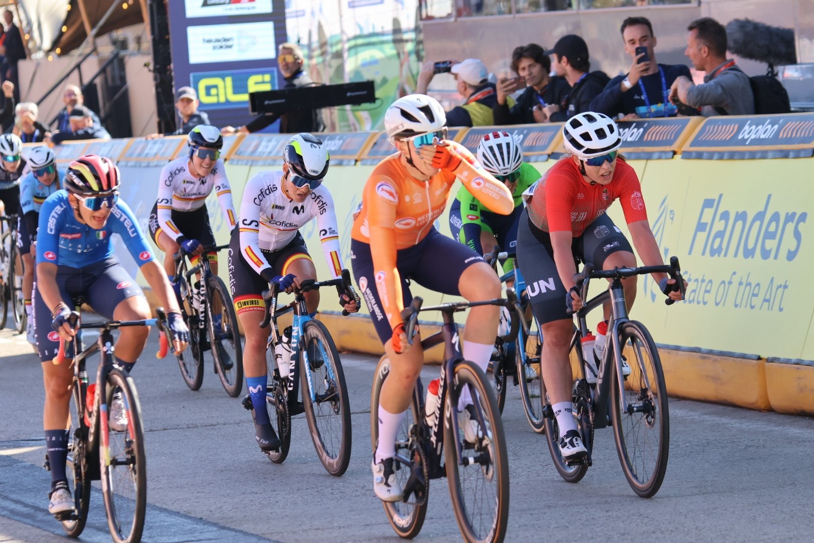 Carrerón de Lucía Ruiz 6ª y su hermana Laura 8ª en el Campeonato de Europa Sub23 de ruta en Limburgo