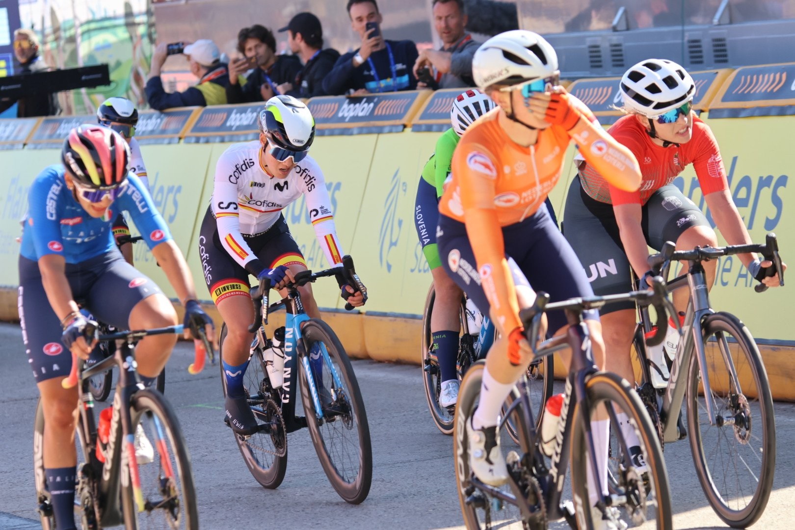 Carrerón de Lucía Ruiz 6ª y su hermana Laura 8ª en el Campeonato de Europa Sub23 de ruta en Limburgo