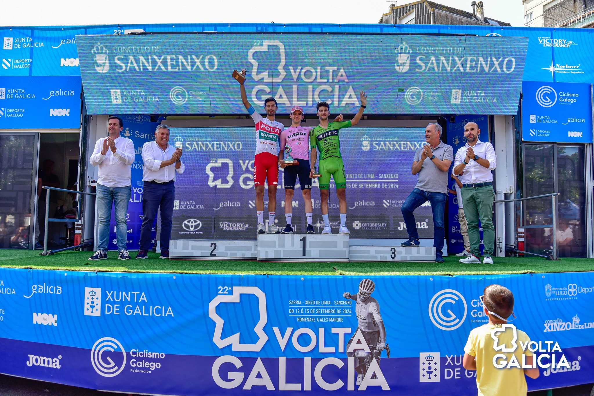 José Luis Faura resiste de amarelo no peche da Volta a Galicia en Sanxenxo