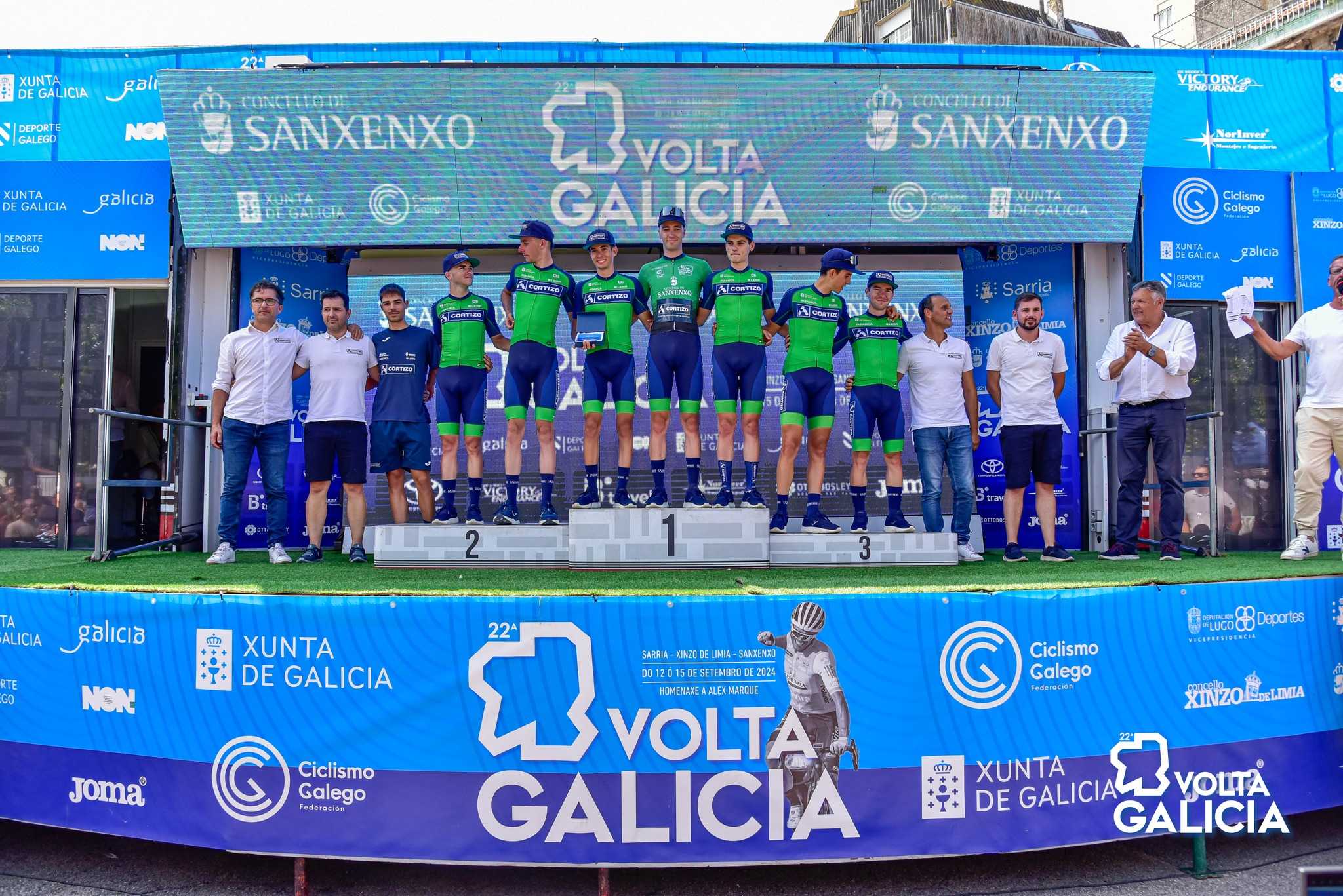 José Luis Faura resiste de amarelo no peche da Volta a Galicia en Sanxenxo