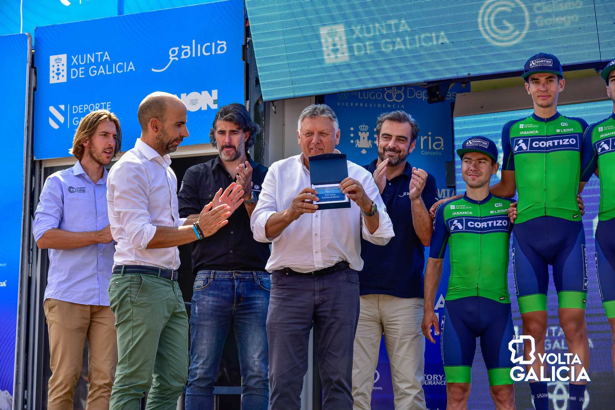 José Luis Faura resiste de amarelo no peche da Volta a Galicia en Sanxenxo