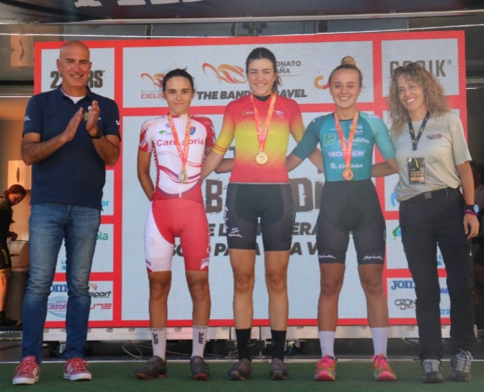 Carlota Casanueva fue 2ª en el Campeonato de España de Gravel en féminas sub23 con el maillot de la selección de Cantabria