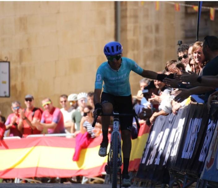 Carlota Casanueva fue 2ª en el Campeonato de España de Gravel en féminas sub23 con el maillot de la selección de Cantabria