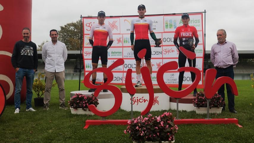 Kevin-Suarez-y-Laura-Verdonschot-vencen-en-Gijon-y-se-visten-como-lideres-de-la-Copa-de-Espana-de-Ciclocross