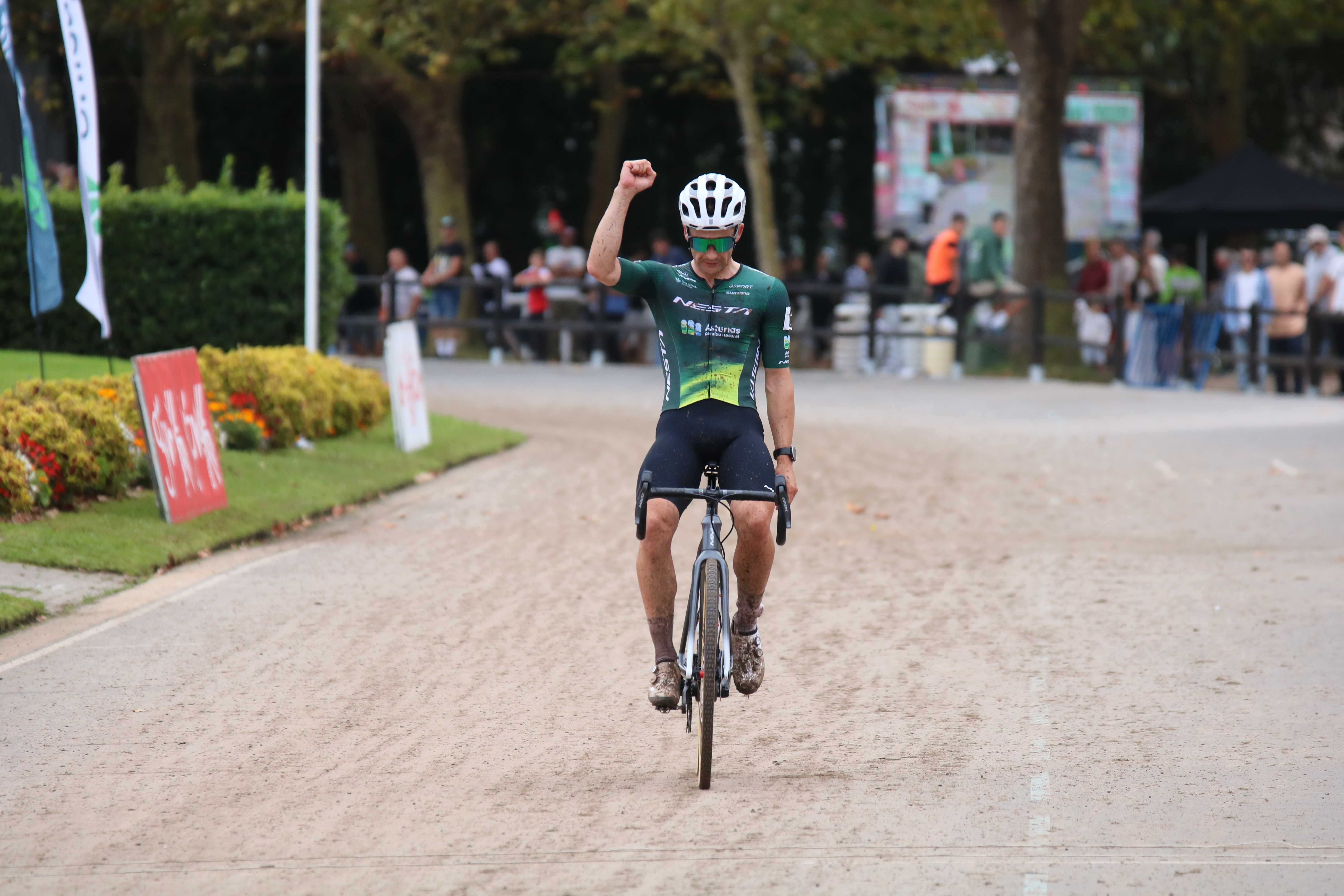 Kevin e Isaac Suárez ganan en Gijón y se visten como líderes de la Copa de España de Ciclocross