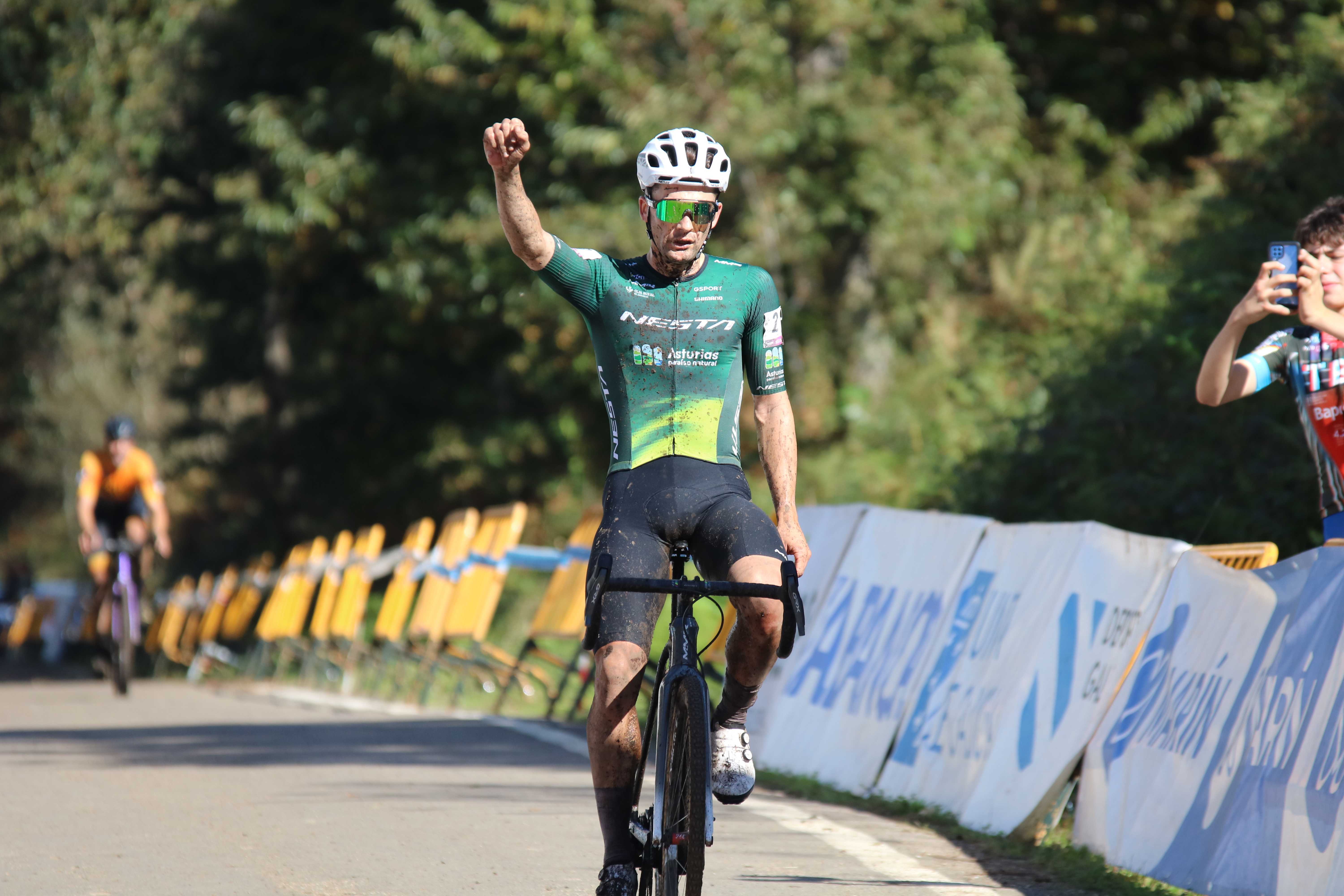 Kevin Suárez gana en Marín y se afianza al frente de la Copa de España