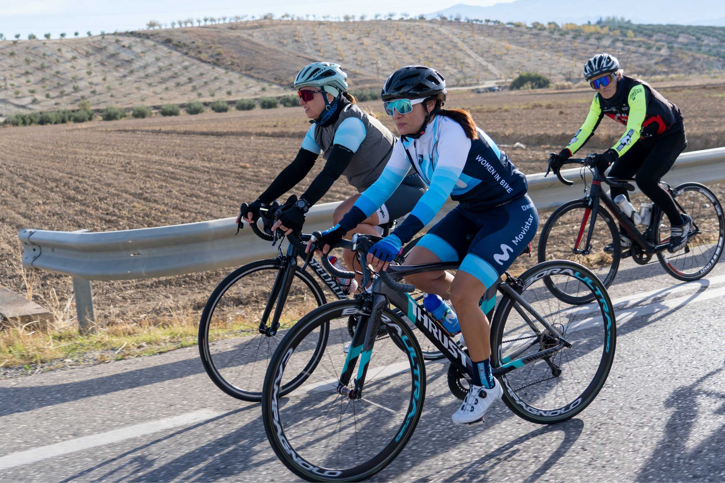 Women In Bike disfruta de una experiencia inolvidable en el Critérium Reinas de la Alhambra