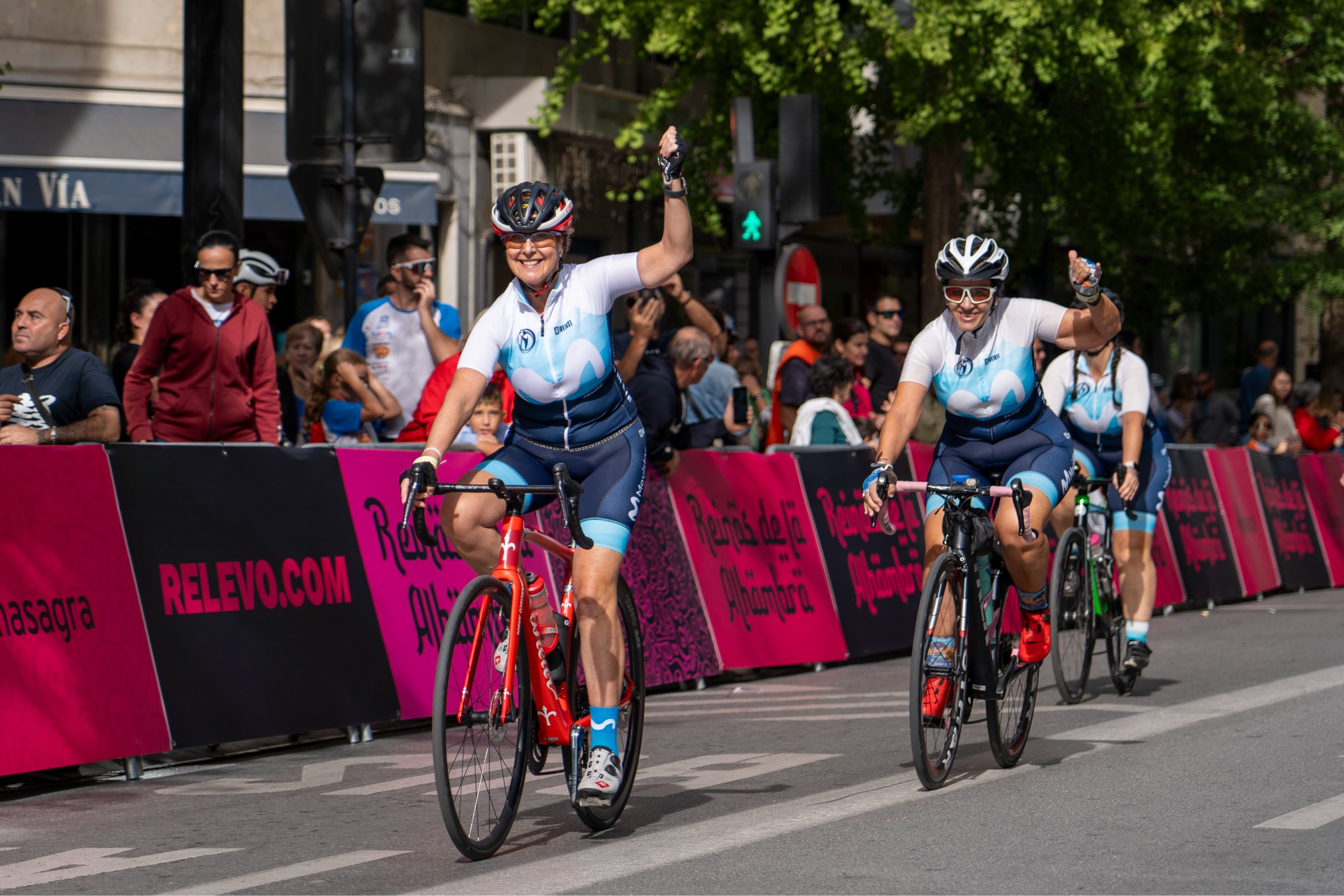 Women In Bike disfruta de una experiencia inolvidable en el Critérium Reinas de la Alhambra