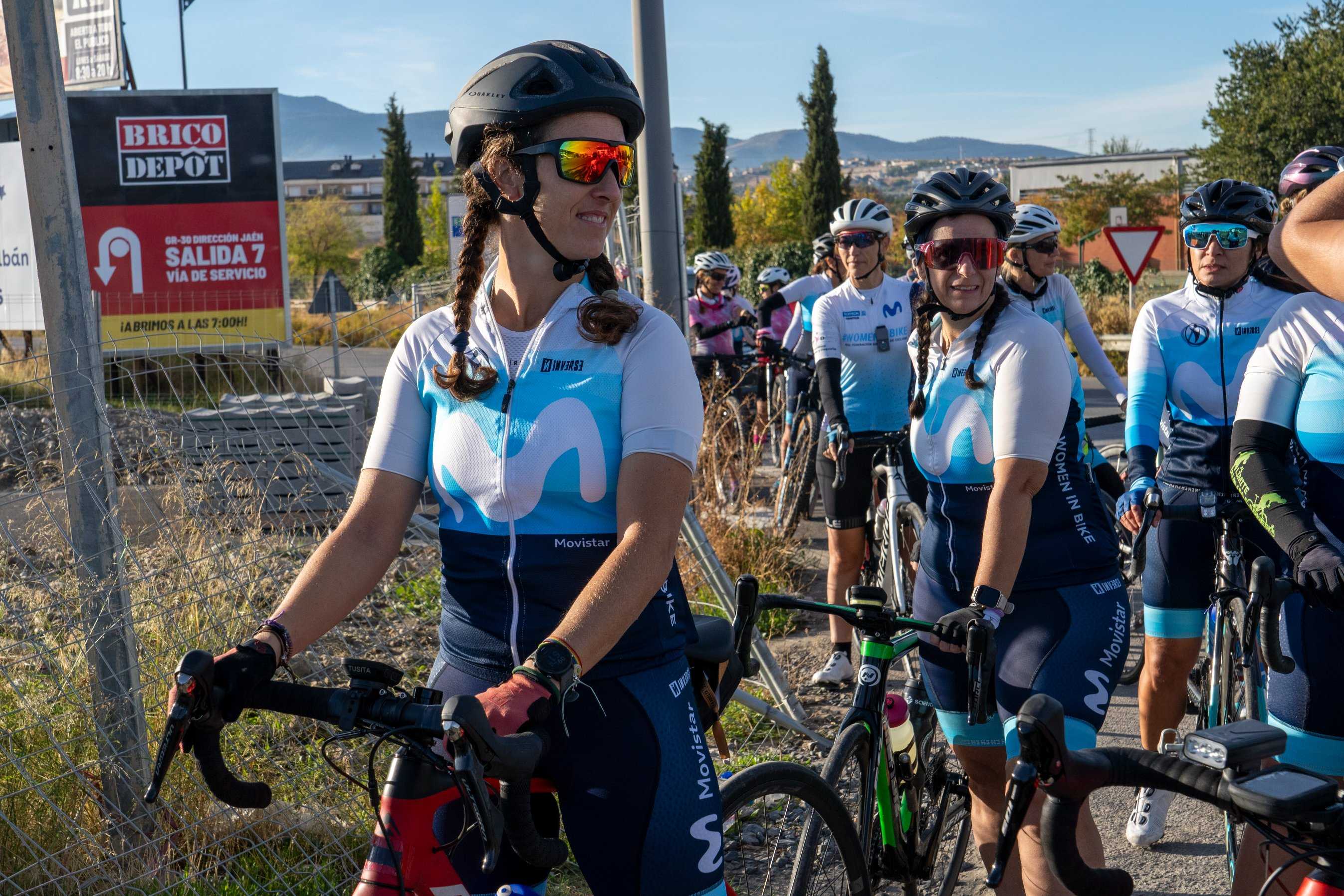 Women In Bike disfruta de una experiencia inolvidable en el Critérium Reinas de la Alhambra