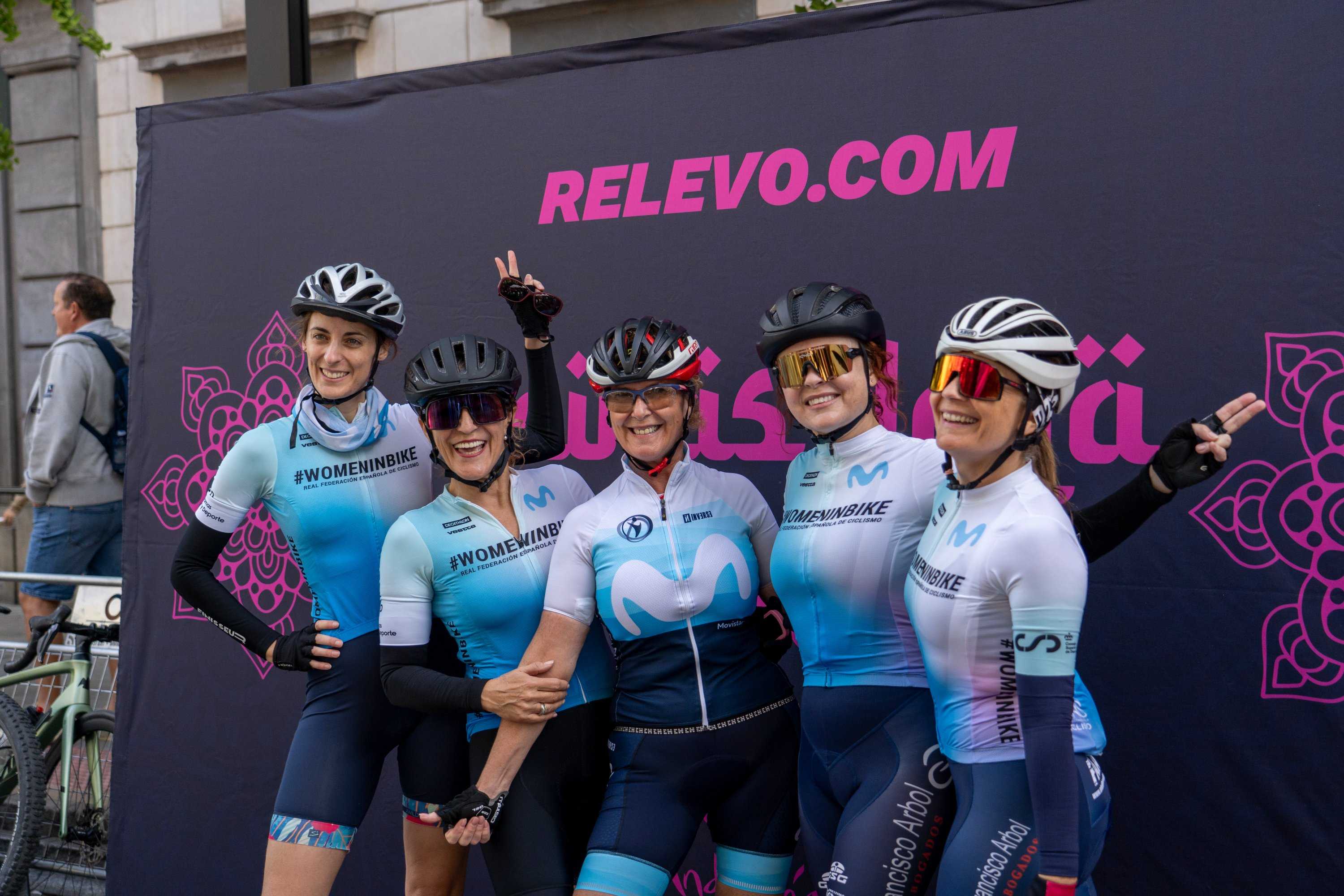 Women In Bike disfruta de una experiencia inolvidable en el Critérium Reinas de la Alhambra