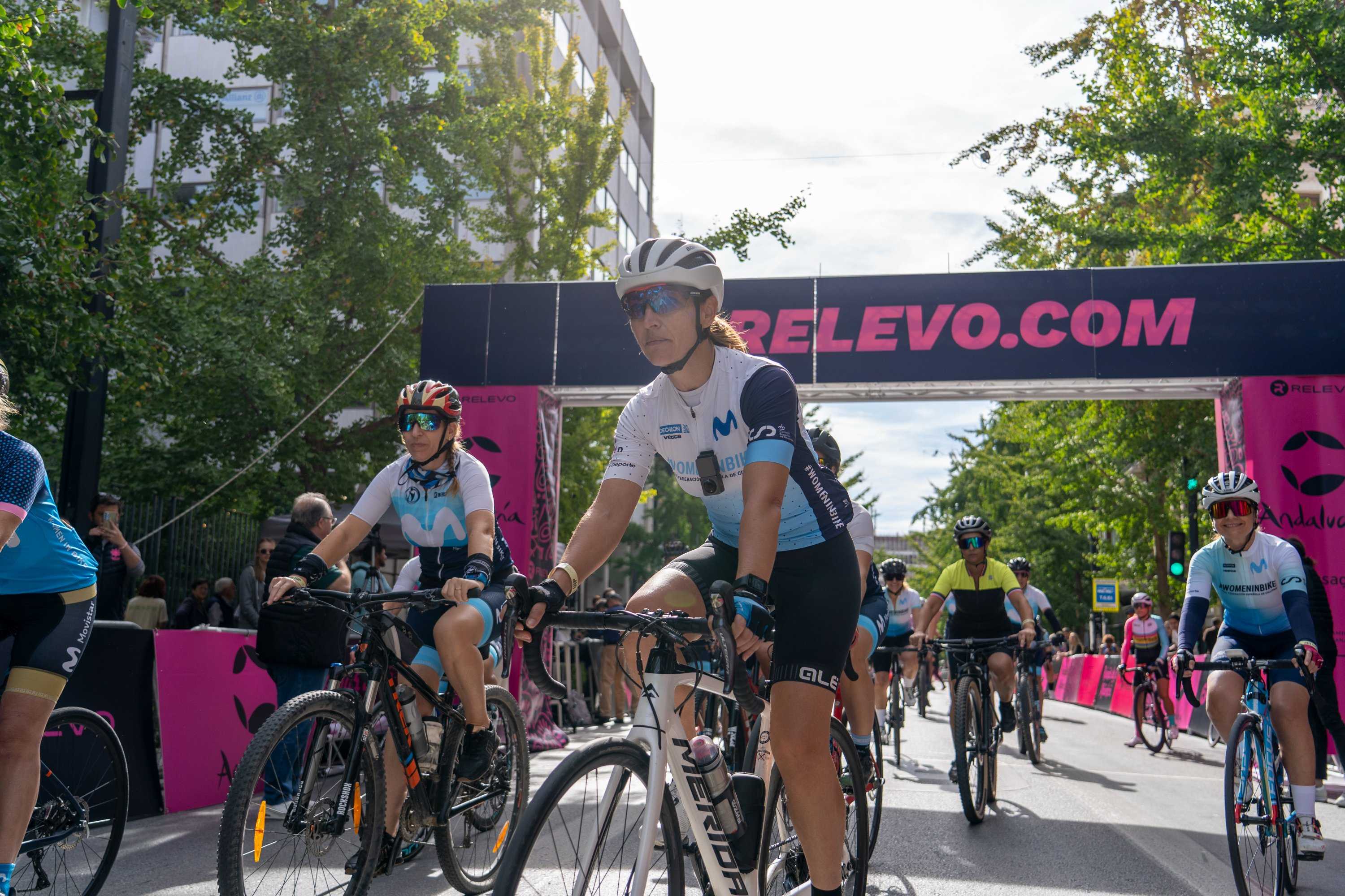 Women In Bike disfruta de una experiencia inolvidable en el Critérium Reinas de la Alhambra