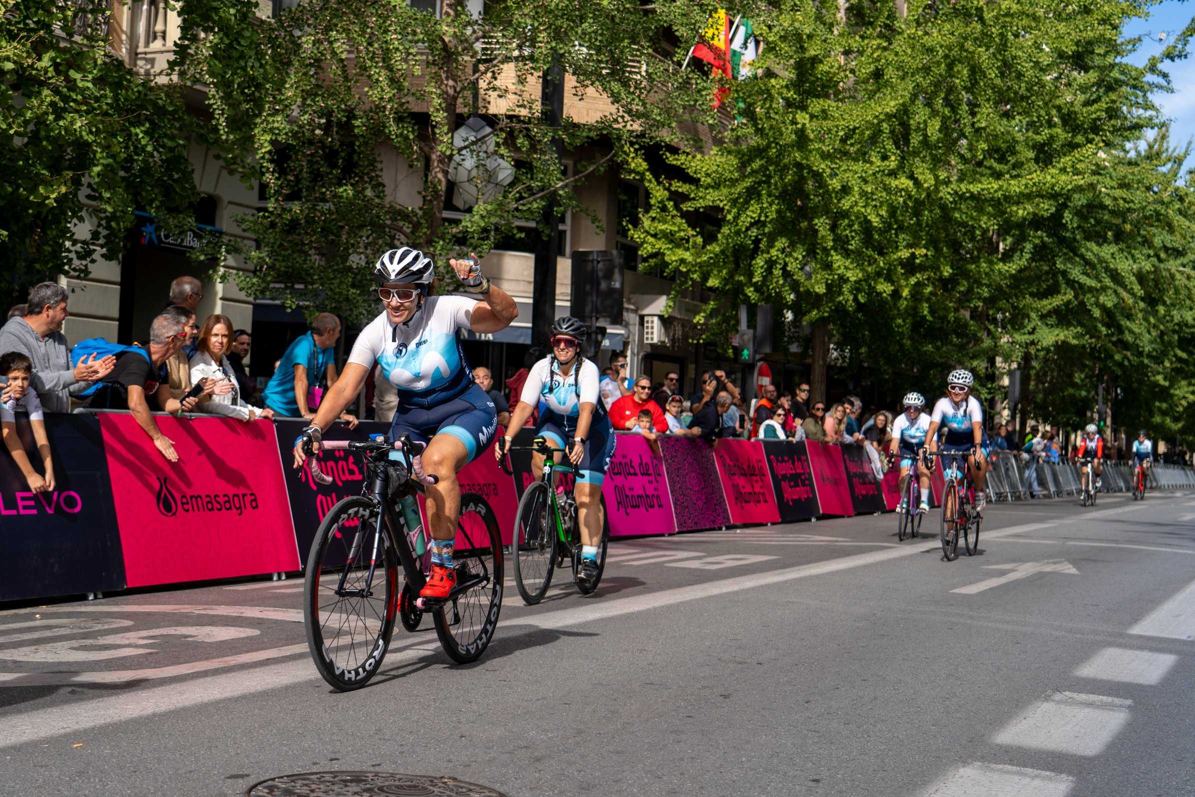 Women In Bike disfruta de una experiencia inolvidable en el Critérium Reinas de la Alhambra