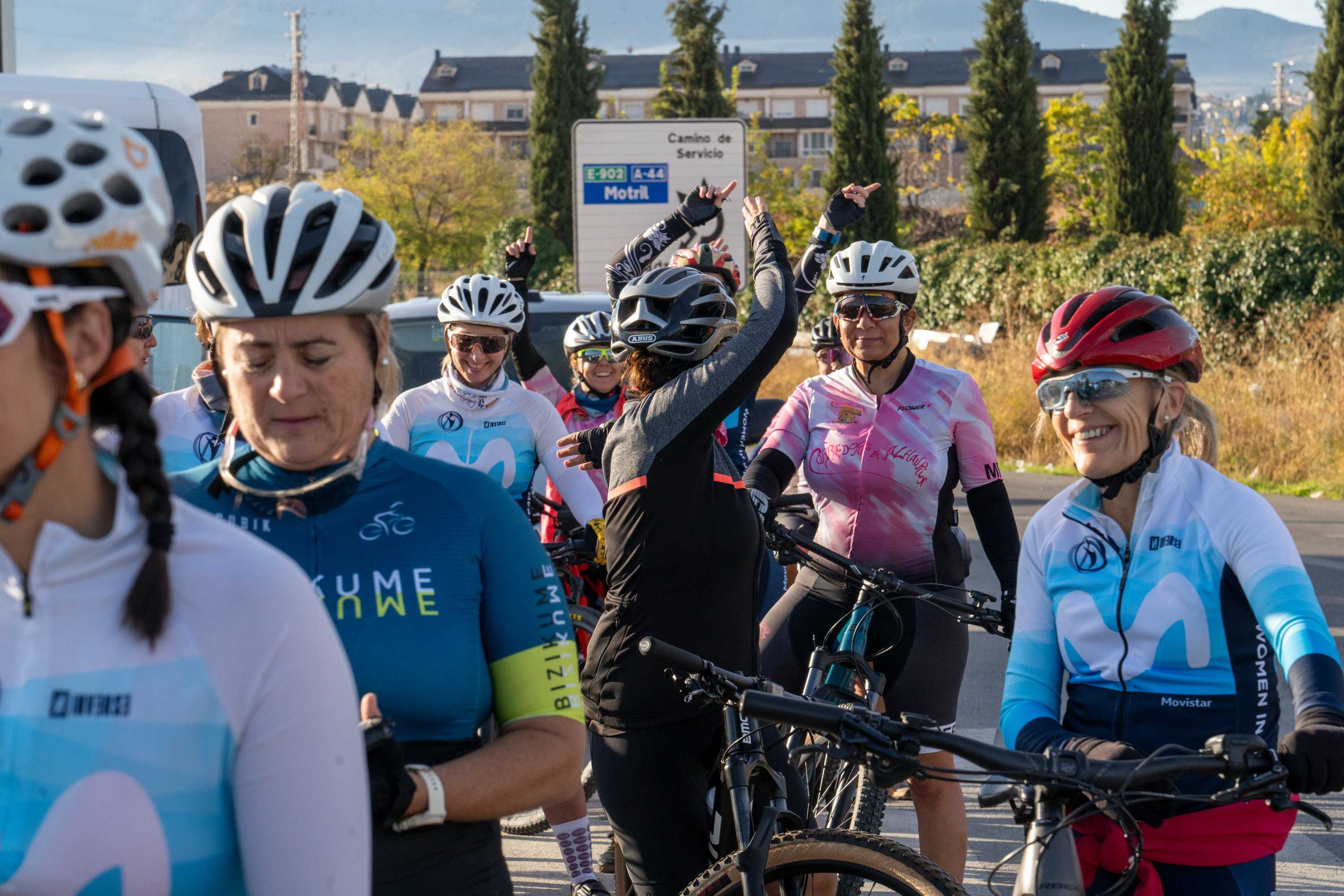 Women In Bike disfruta de una experiencia inolvidable en el Critérium Reinas de la Alhambra