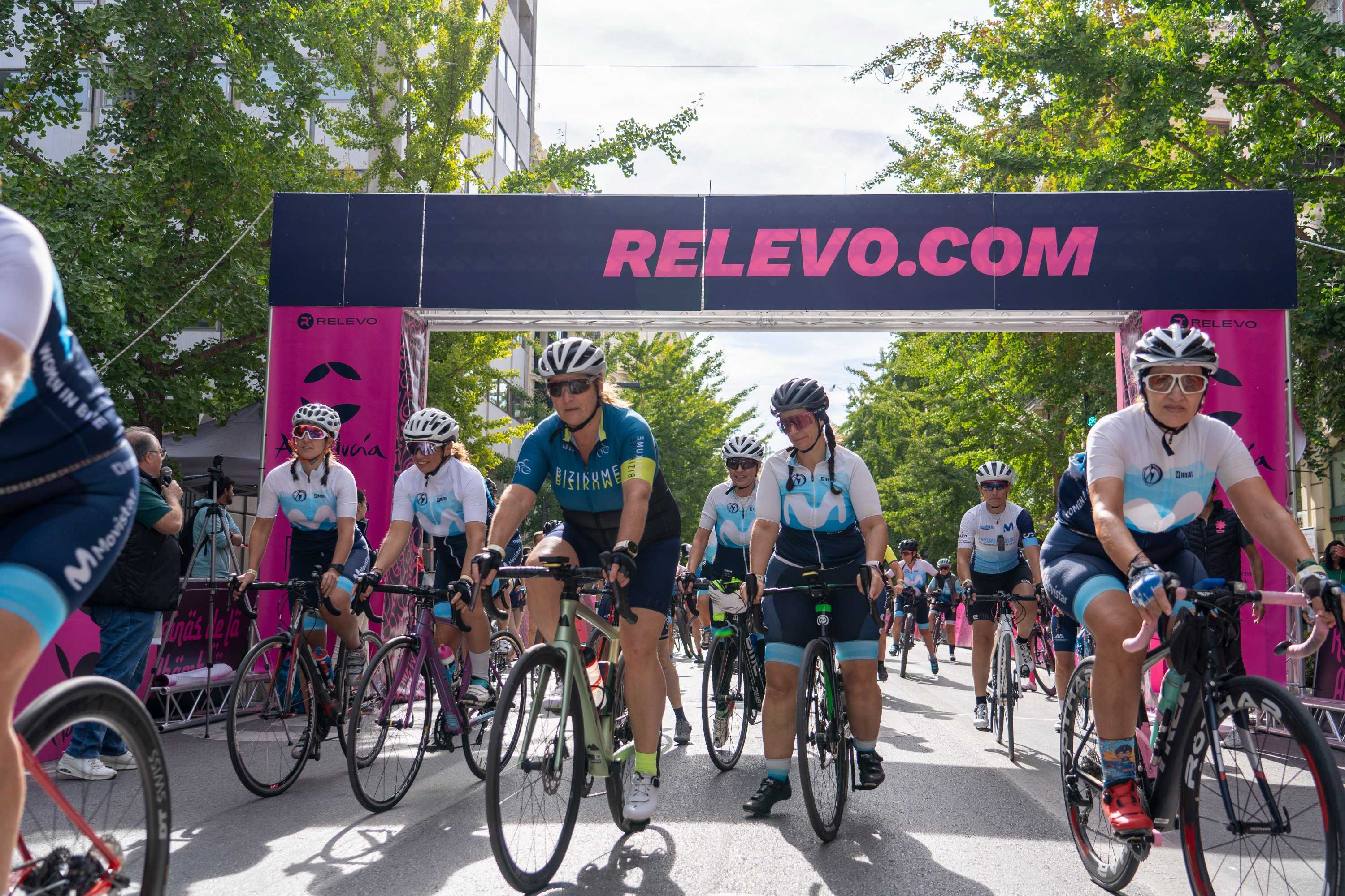 Women In Bike disfruta de una experiencia inolvidable en el Critérium Reinas de la Alhambra