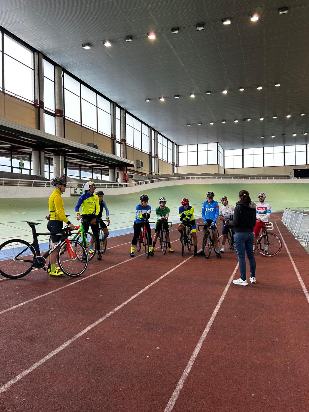 Primer entrenamiento de pista para los paralímpicos en Galapagar