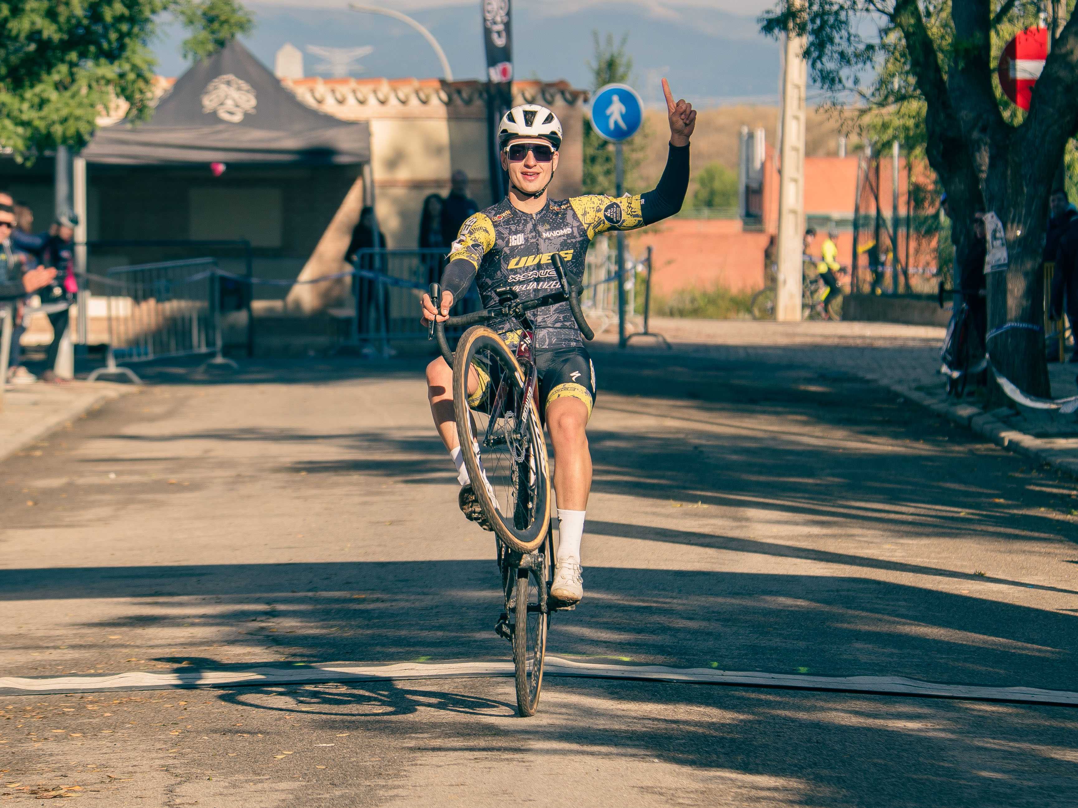 Miguel Díaz y Lucía Sánchez-Montañez se alzan con el triunfo en el XI Ciclocross de Mejorada del Campo