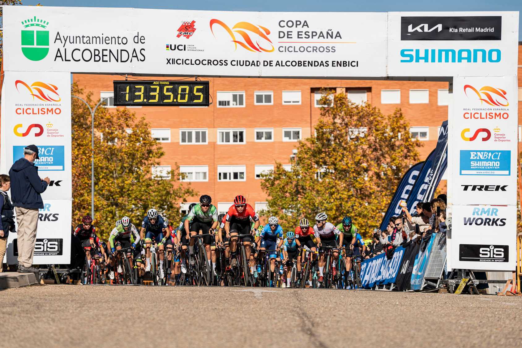 KEVIN SUÁREZ Y LUCÍA GONZÁLEZ SE IMPONEN EN UN REÑIDO CICLOCROSS DE ALCOBENDAS