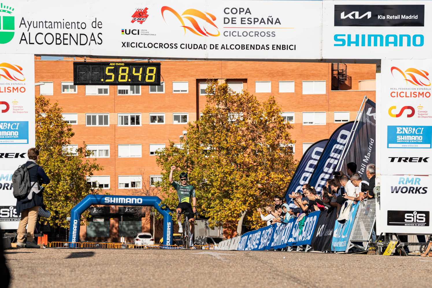 KEVIN SUÁREZ Y LUCÍA GONZÁLEZ SE IMPONEN EN UN REÑIDO CICLOCROSS DE ALCOBENDAS