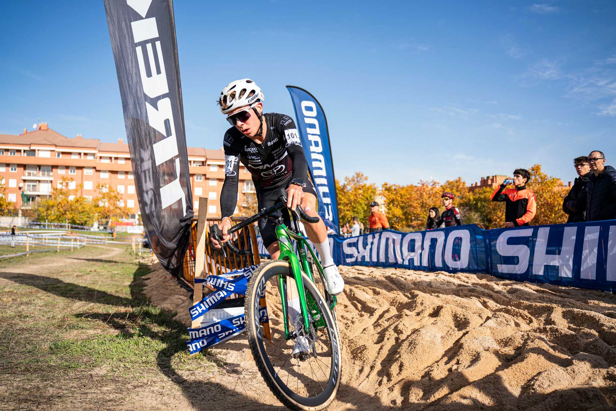 KEVIN SUÁREZ Y LUCÍA GONZÁLEZ SE IMPONEN EN UN REÑIDO CICLOCROSS DE ALCOBENDAS