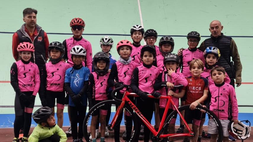 Sesion-de-pista-para-las-Escuelas-EntrenamientoCiclismocom