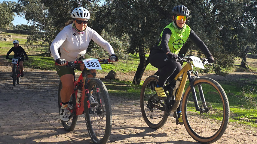 El-NaturCor-BTT-hizo-parada-en-las-dehesas-de-Villanueva-de-Cordoba