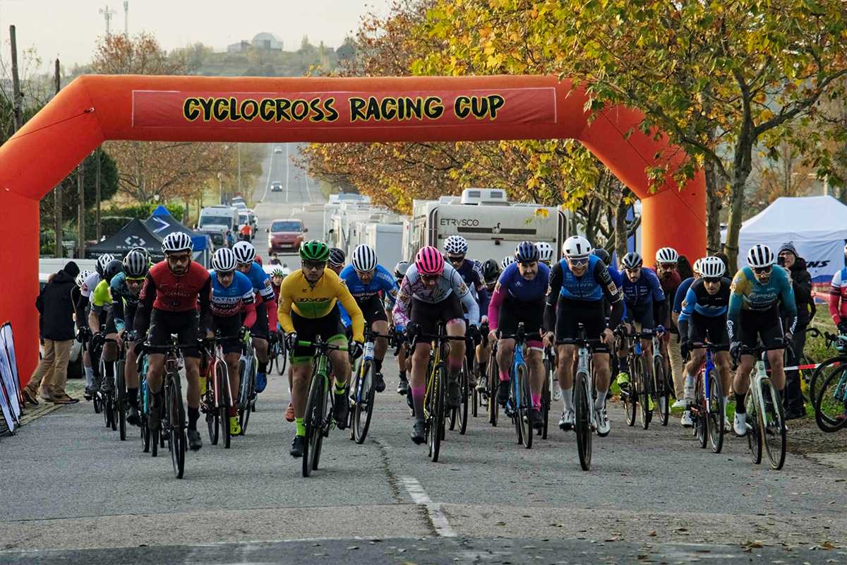 LUCÍA SÁNCHEZ-MONTÁÑEZ Y JORGE GONZÁLEZ, LOS MÁS FUERTES EN EL CICLOCROSS DE CABANILLAS DE LA SIERRA