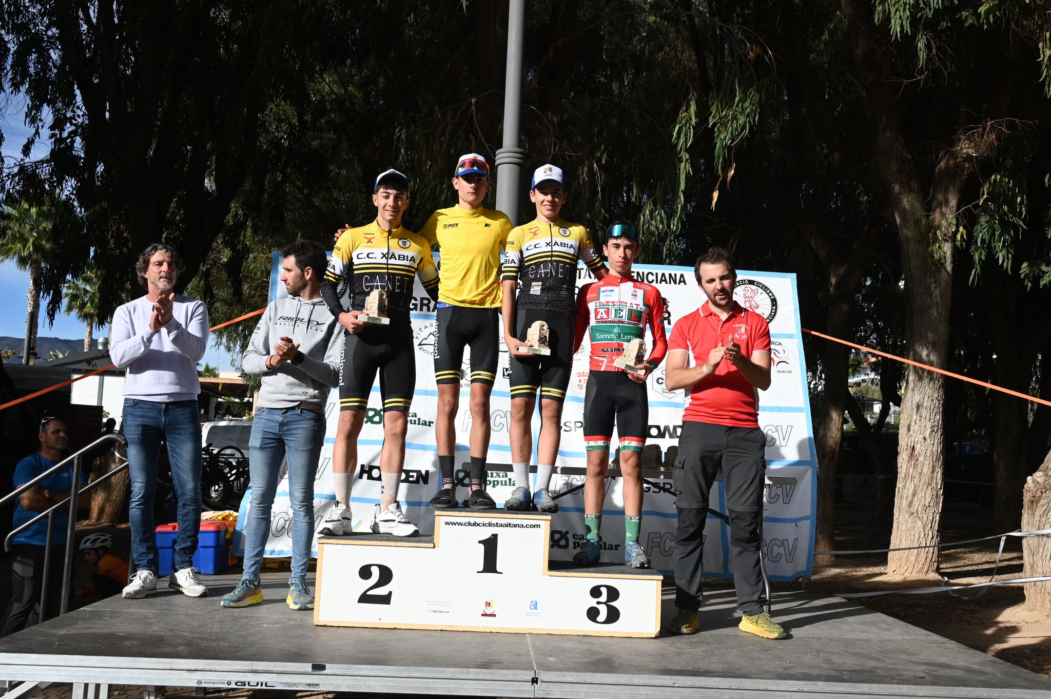 Sara Bonillo y Manuel Sánchez brillan en el Ciclocross de la Vila Joiosa