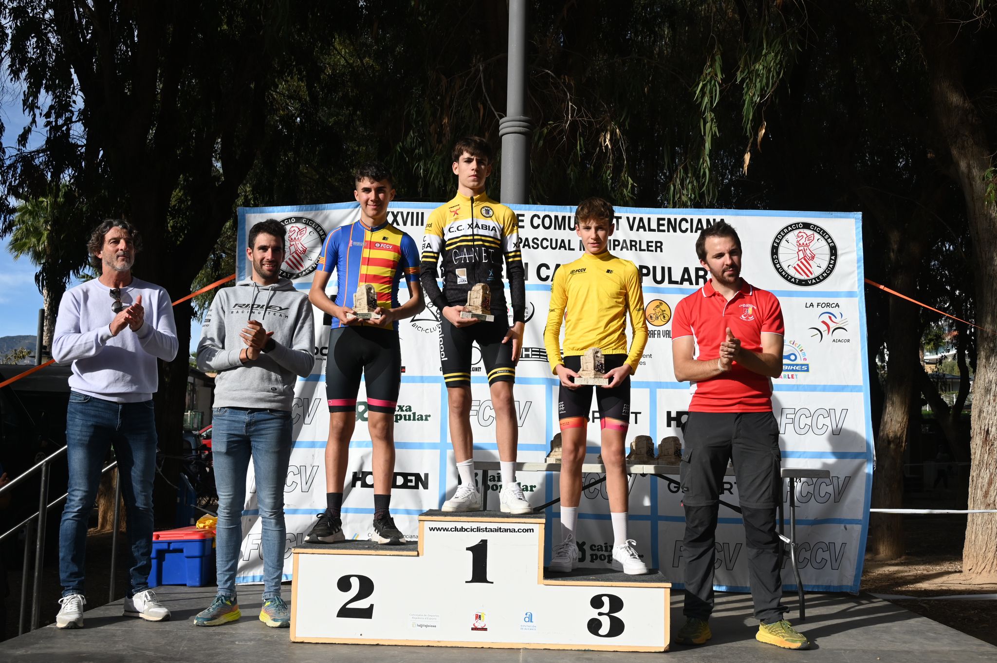 Sara Bonillo y Manuel Sánchez brillan en el Ciclocross de la Vila Joiosa