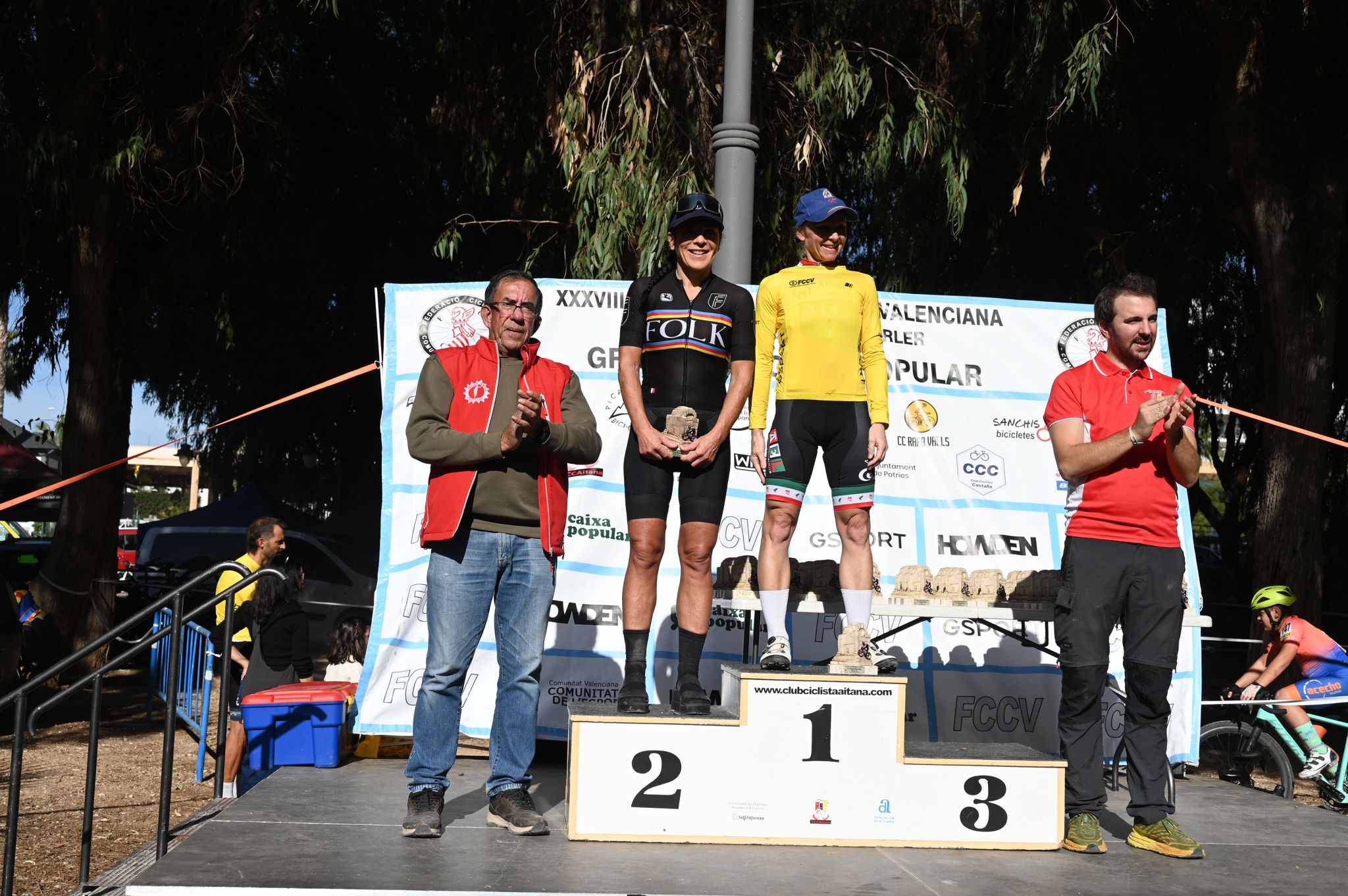 Sara Bonillo y Manuel Sánchez brillan en el Ciclocross de la Vila Joiosa