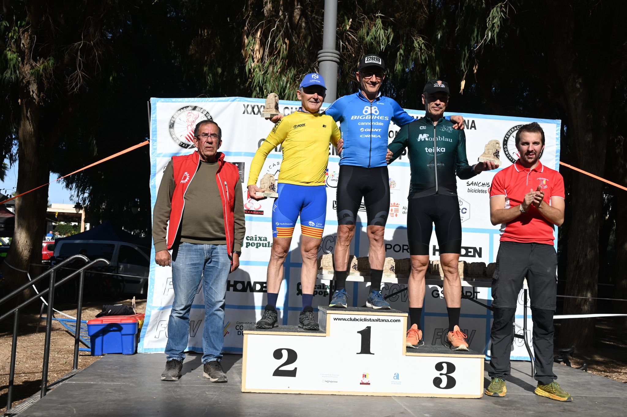 Sara Bonillo y Manuel Sánchez brillan en el Ciclocross de la Vila Joiosa