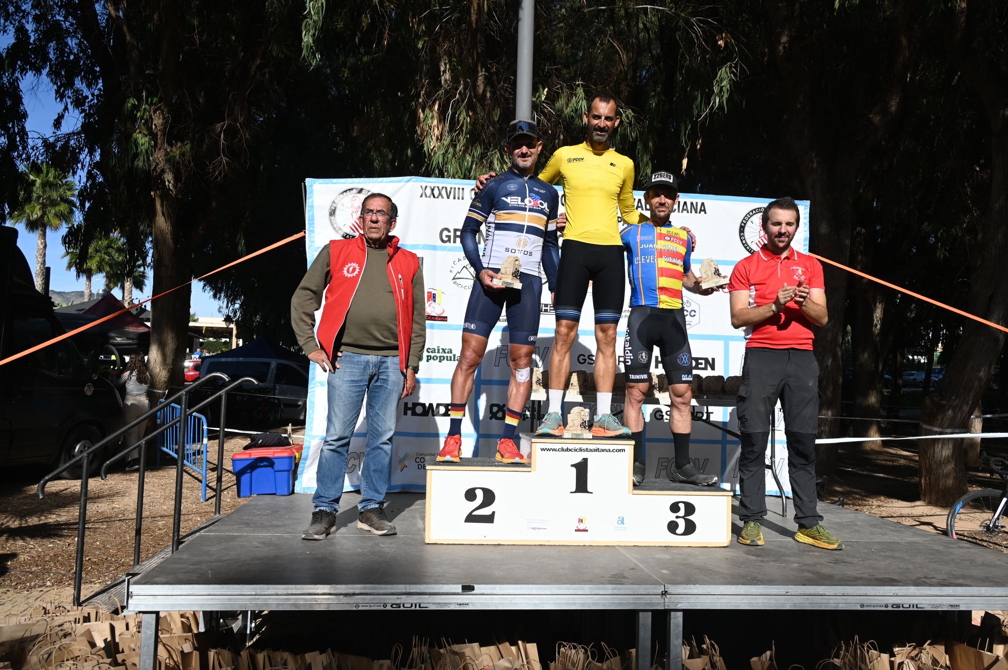 Sara Bonillo y Manuel Sánchez brillan en el Ciclocross de la Vila Joiosa