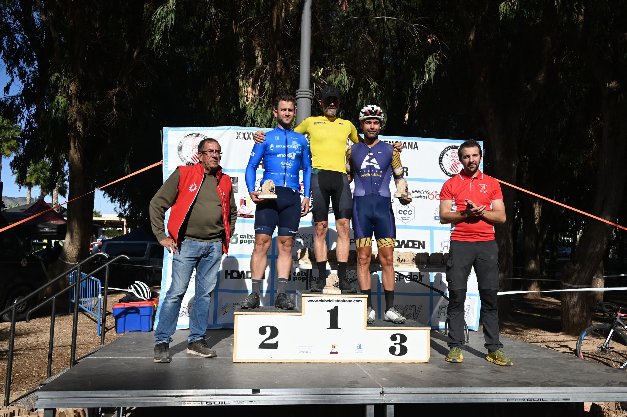 Sara Bonillo y Manuel Sánchez brillan en el Ciclocross de la Vila Joiosa