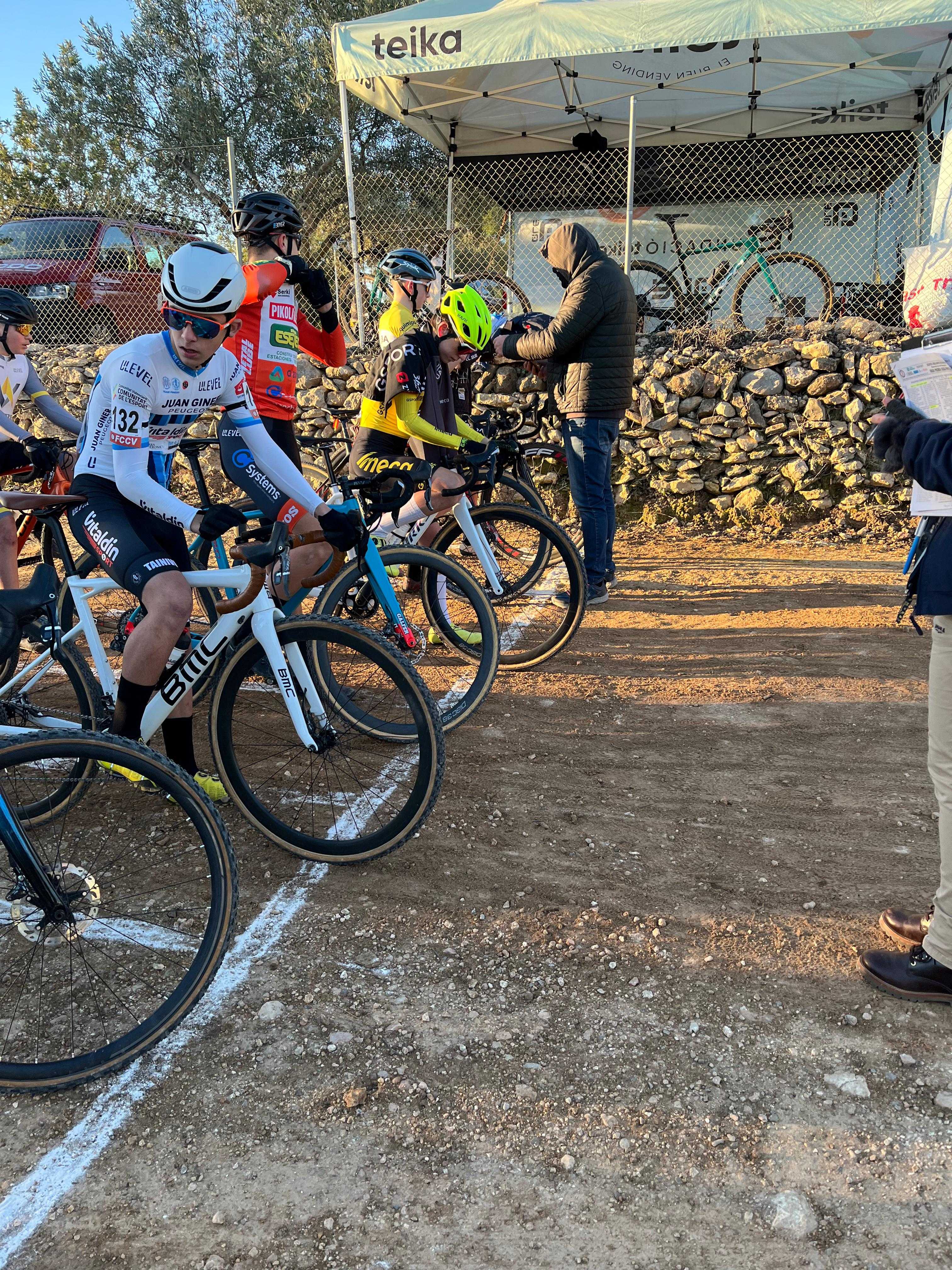 Susana Pérez y Javier Zaera vencen en el II Ciclocross Ciudad del Ciclismo