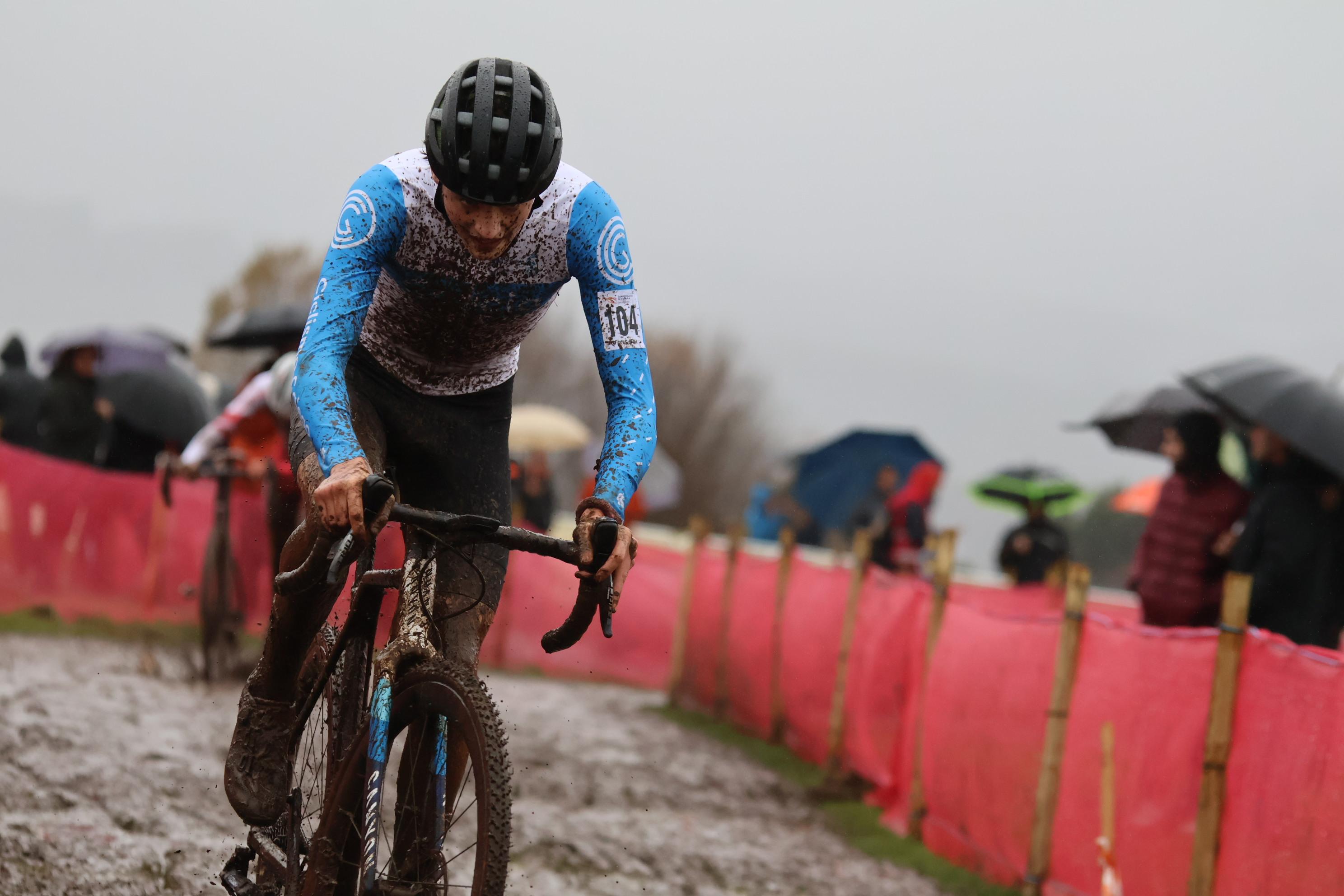 A Selección de Galicia báñase en prata no lago das Pontes