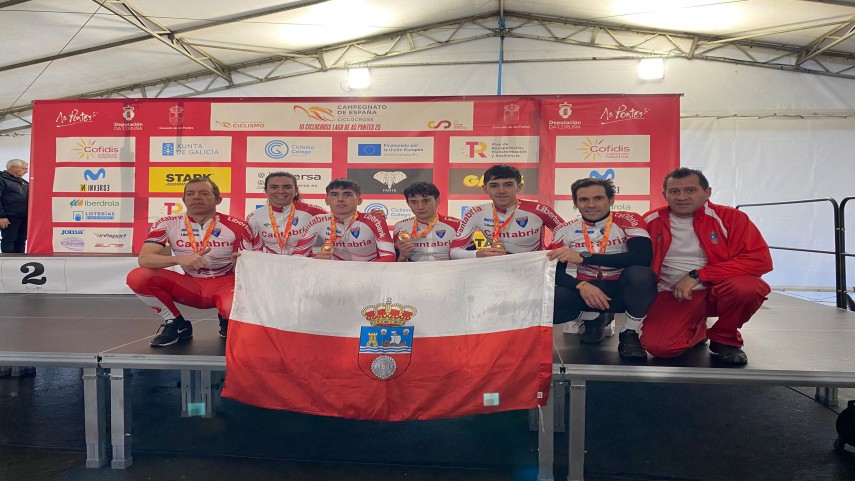 El-Team-Relay-de-Cantabria-se-cuelga-el-bronce-en-el-Campeonato-de-Espana-de-Ciclocross-en-As-Pontes