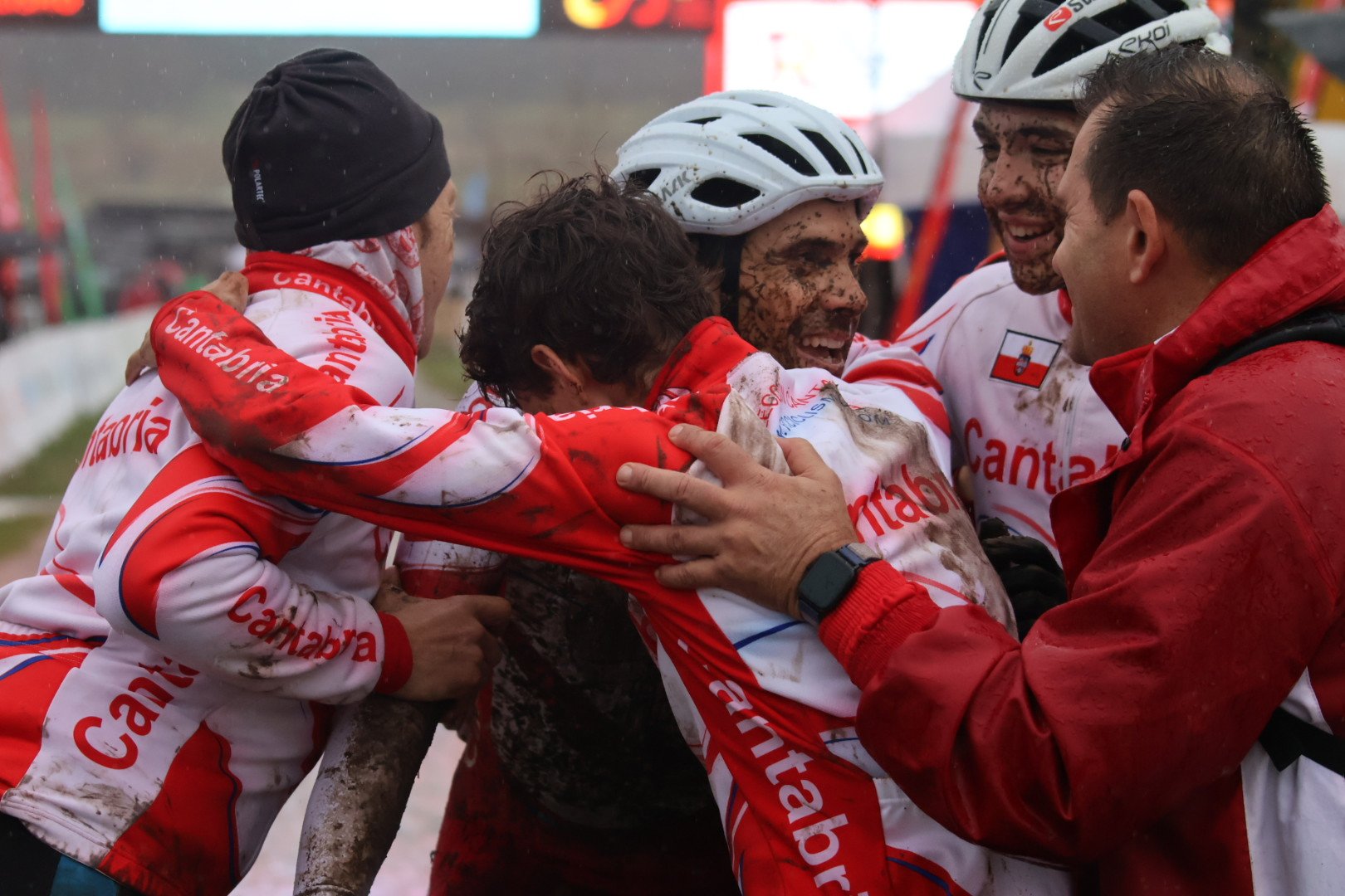 El Team Relay de Cantabria se cuelga el bronce en el Campeonato de España de Ciclocross en As Pontes